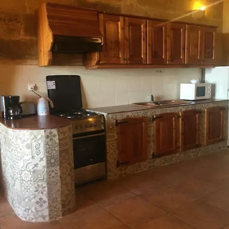 Ta Rozina Farmhouse
