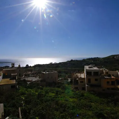 Guest house Ta Rozina Farmhouse Qala