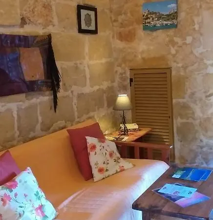 Ta Rozina Farmhouse Guest house Qala