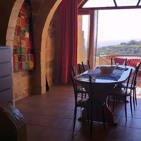 Guest house Ta Rozina Farmhouse Qala
